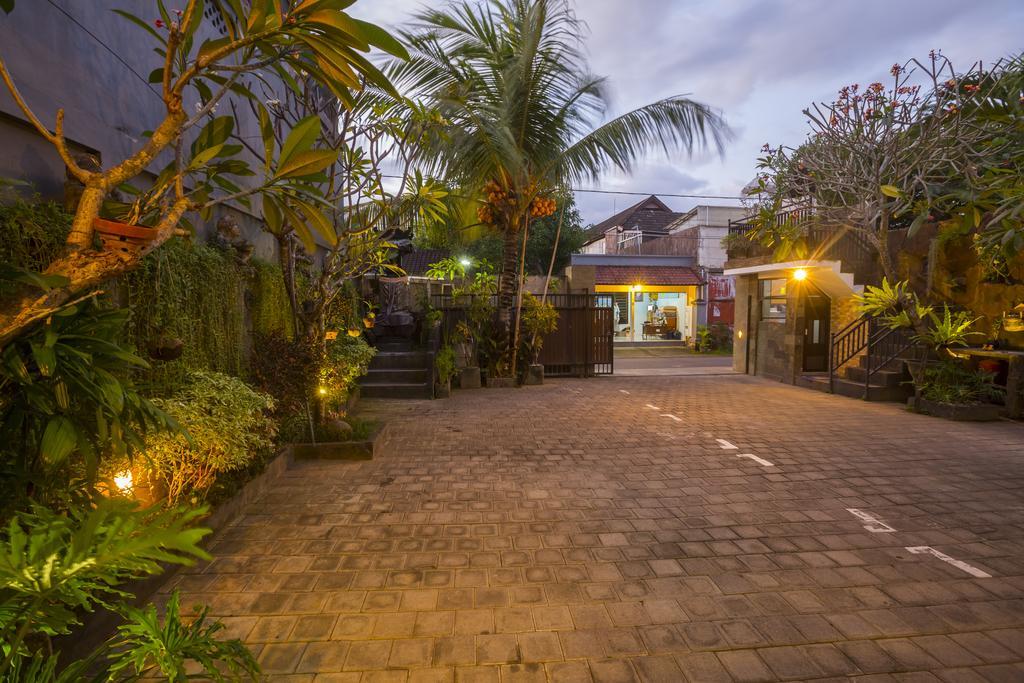 Hotel Griya Tunjung Sari à Denpasar Extérieur photo