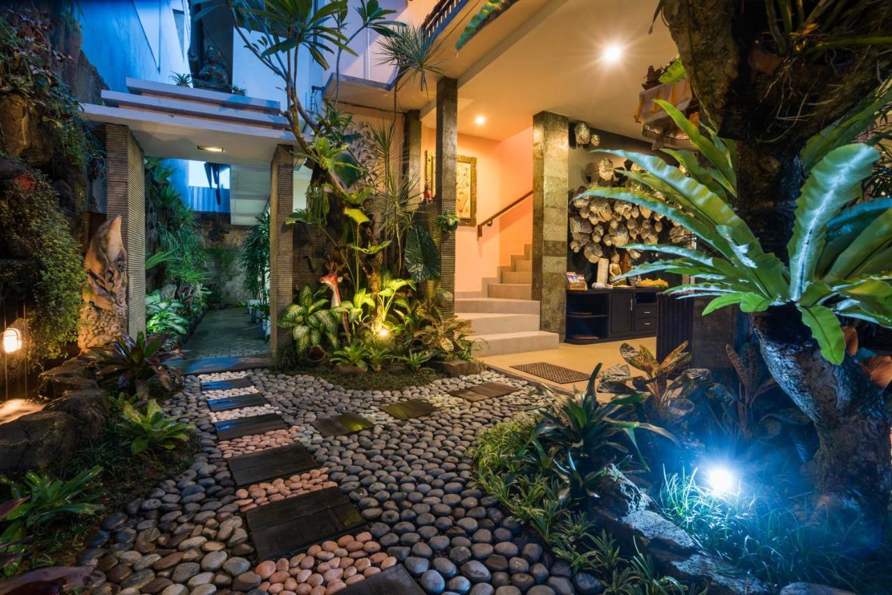 Hotel Griya Tunjung Sari à Denpasar Extérieur photo